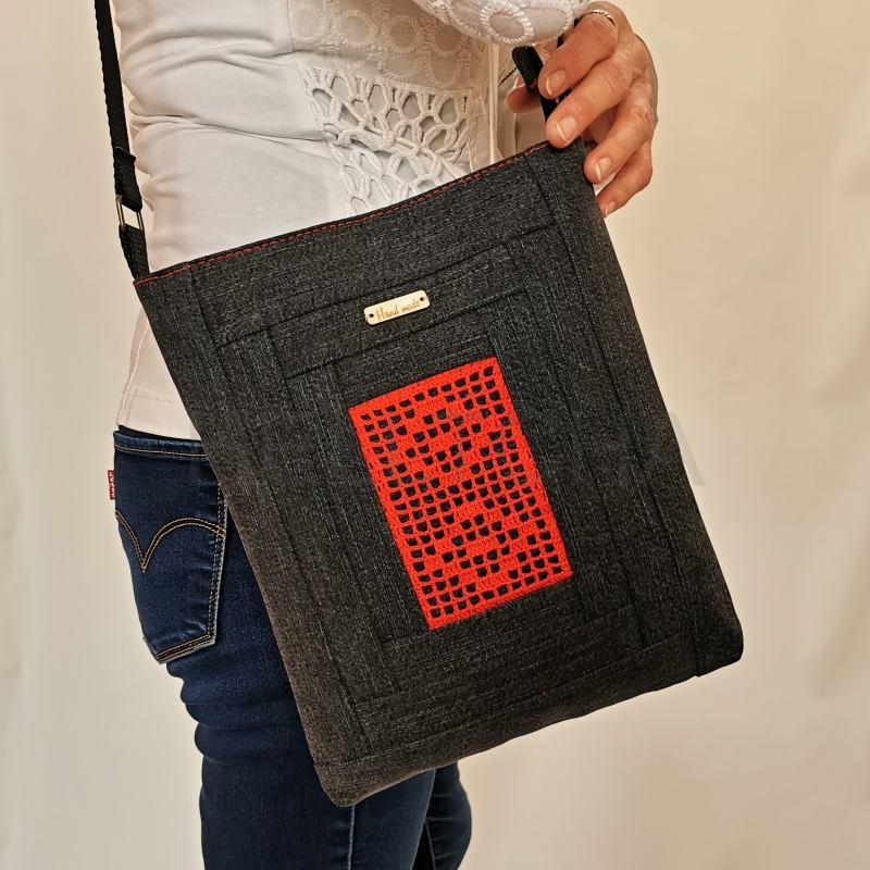 Riflová červeno černá kabelka CROSSBODY3