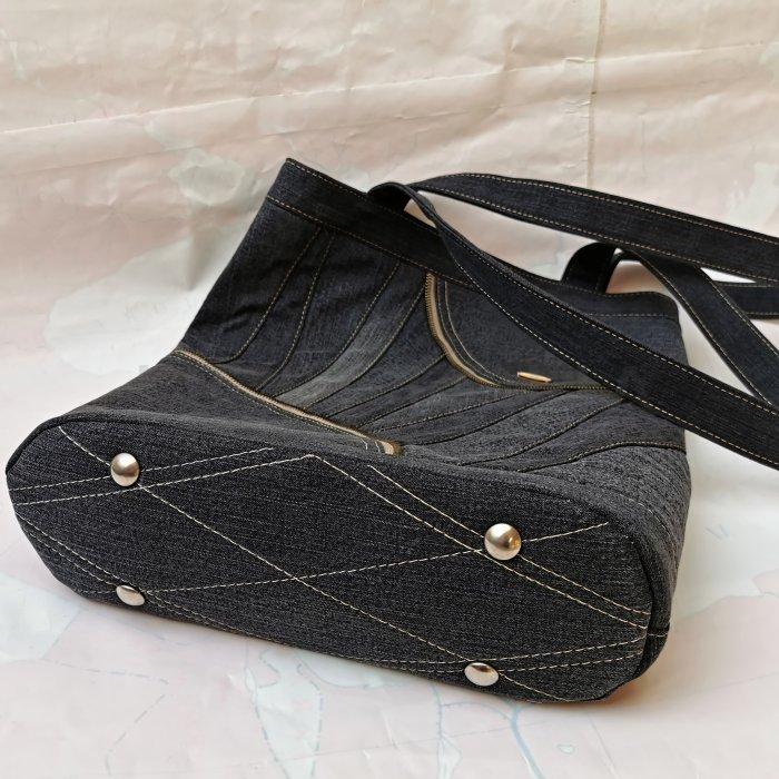 Černá riflová taška ozdobená zipy JANTAR 5