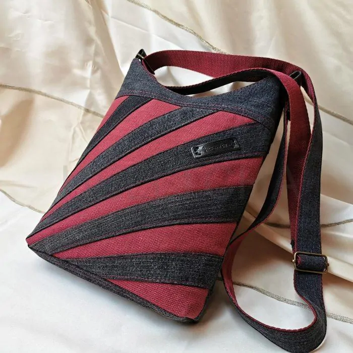 Černo-bordová crossbody kabelka CHALCEDON 5