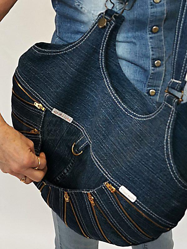 Tmavě modrá riflová taška ozdobená zipy NEFRIT