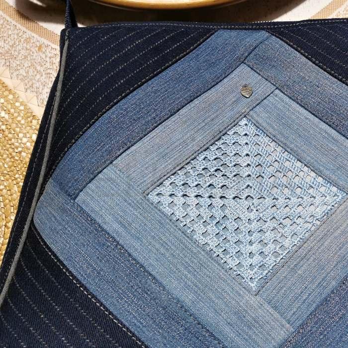 Jeansová kabelka s háčkovanou vsadkou ACHÁT 3