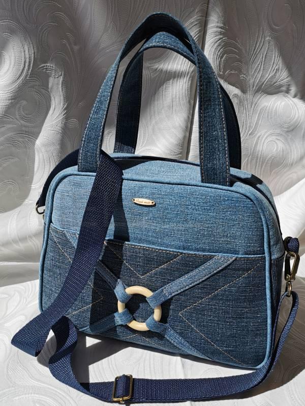 Ručně šitá jeansová kabelka GRANÁT s dřevěným kroužkem