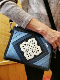 Malá jeansová kabelka přes rameno AKVAMARÍN6