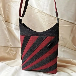 Černo-bordová crossbody kabelka CHALCEDON 5