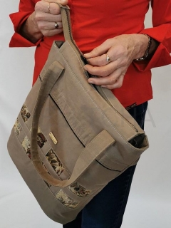 Ručně šitá béžová taška s gobelínovou vsadkou