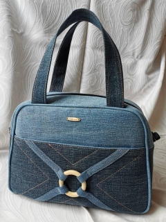 Ručně šitá jeansová kabelka GRANÁT s dřevěným kroužkem